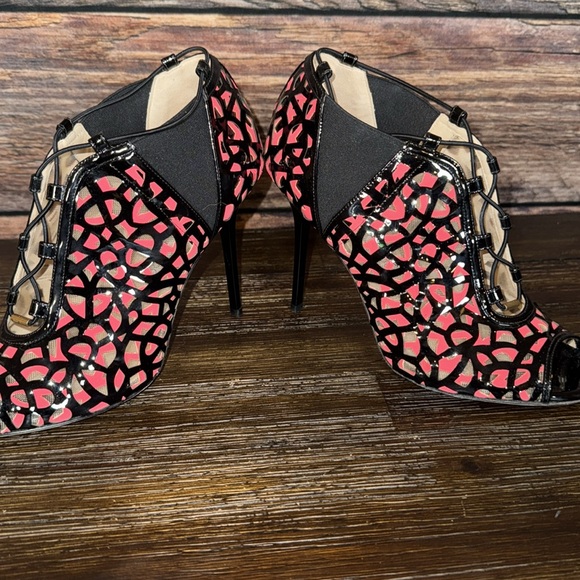 JIMMY CHOO TACTIC LASER-CUT PATENT LATHER CUTOUT BOOTIE HEEL SHOES 39 / 9 $1575 - Picture 8 of 10